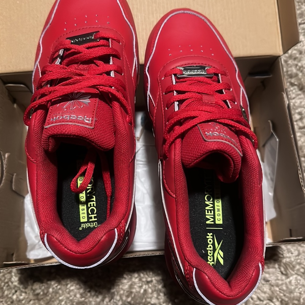 Red Reebok classic - Picture 6 of 9